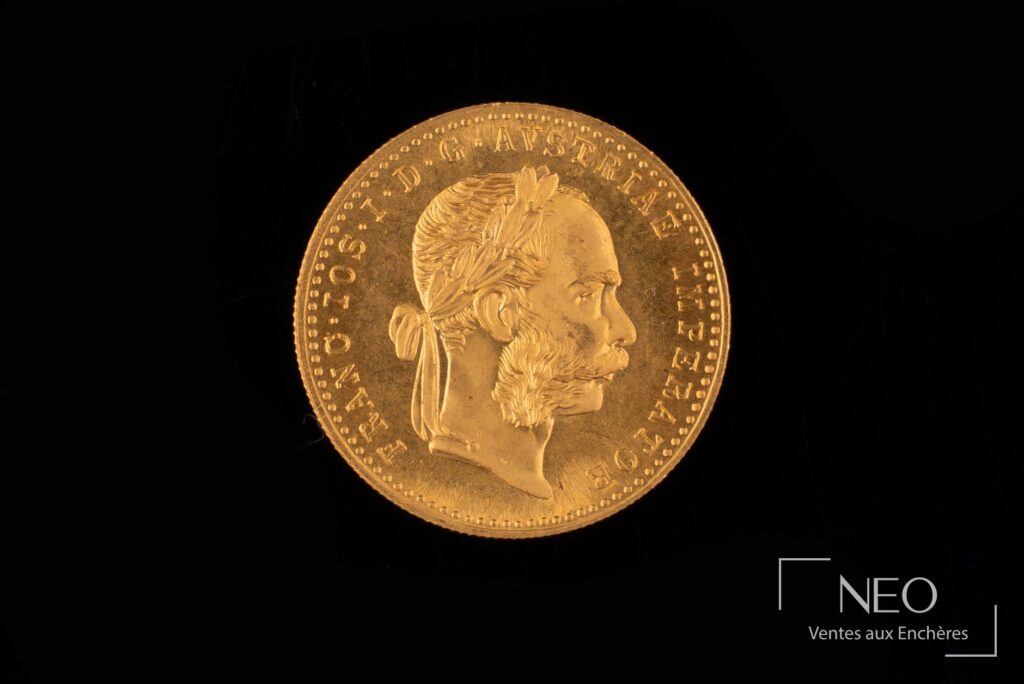 Portrait de François-Joseph sur une pièce or de 4 forint