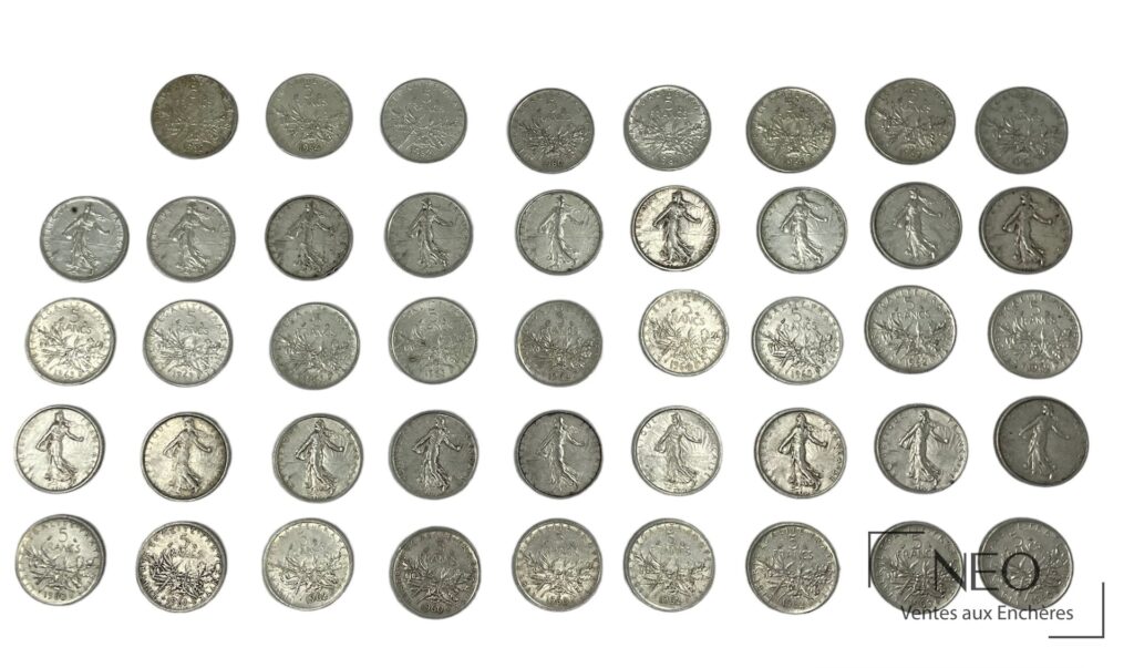 Suite de pièces de 5 francs argent Semeuse présentées en vue d'ensemble