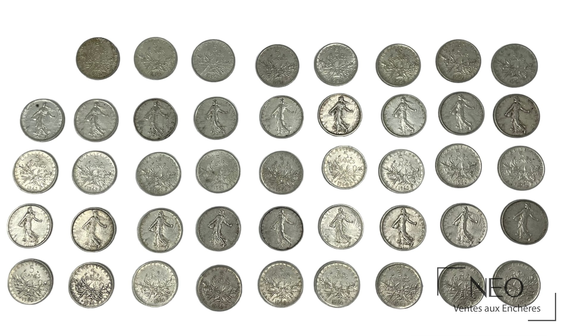 Suite de pièces de 5 francs argent Semeuse présentées en vue d'ensemble