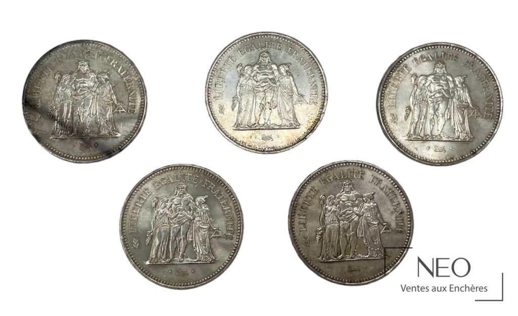 Cinq pièces de 50 francs argent Hercule présentées de face
