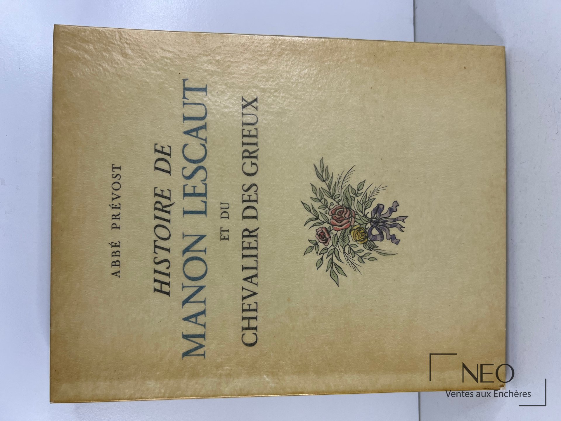 Couverture jaune du livre Histoire de Manon Lescaut et du chevalier des Grieux