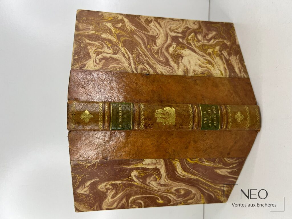 Livre relié en demi basane avec plats marbrés et dos à nerfs doré