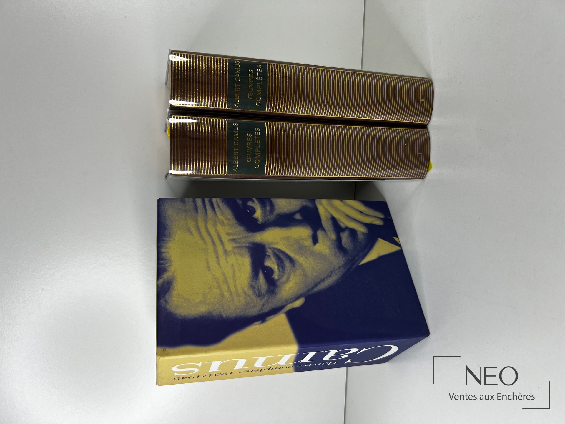 Coffret de deux volumes Albert Camus Œuvres complètes avec étui illustré