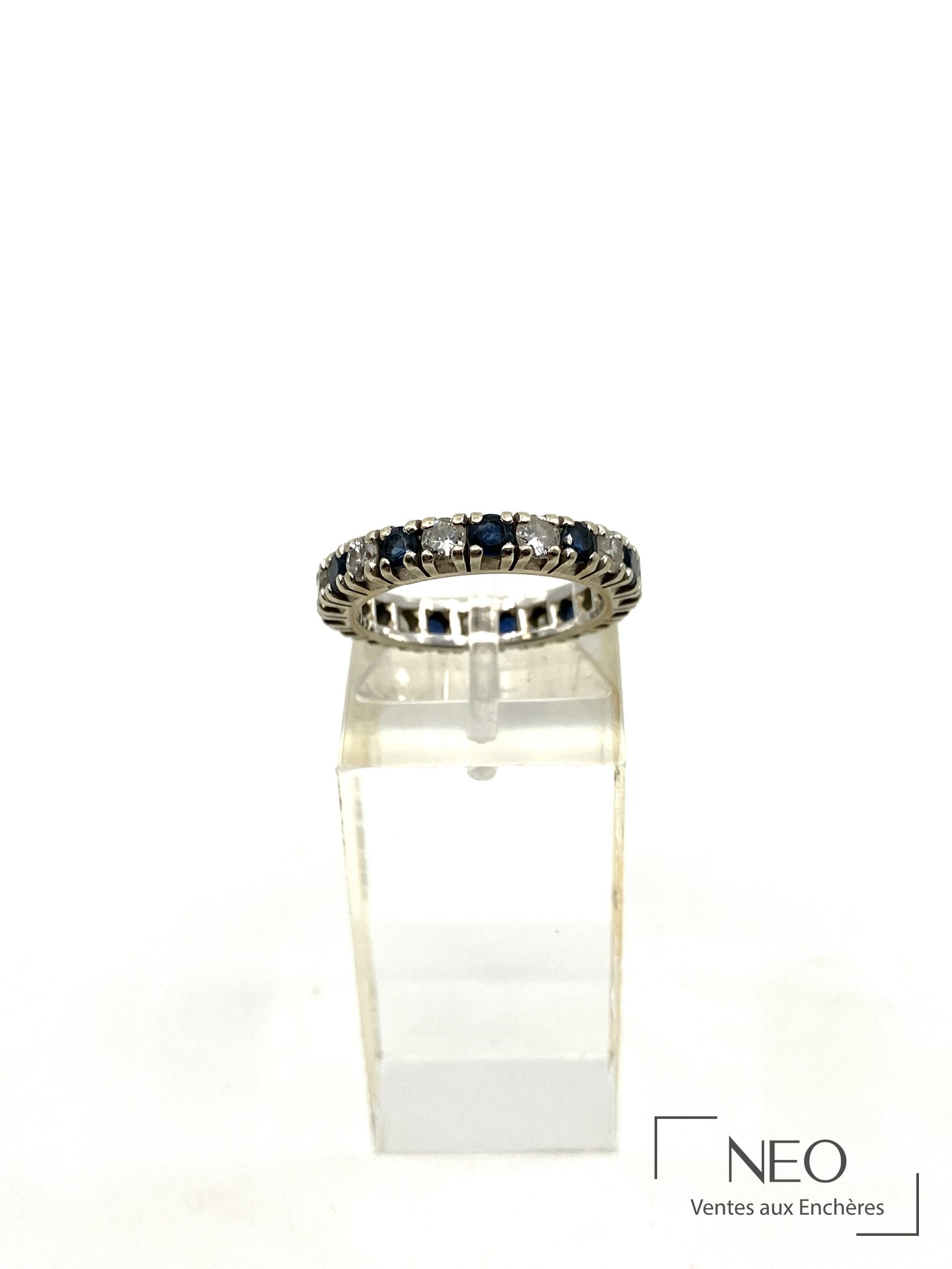 Alliance américaine en or gris 18 carats sertie de saphirs et diamants