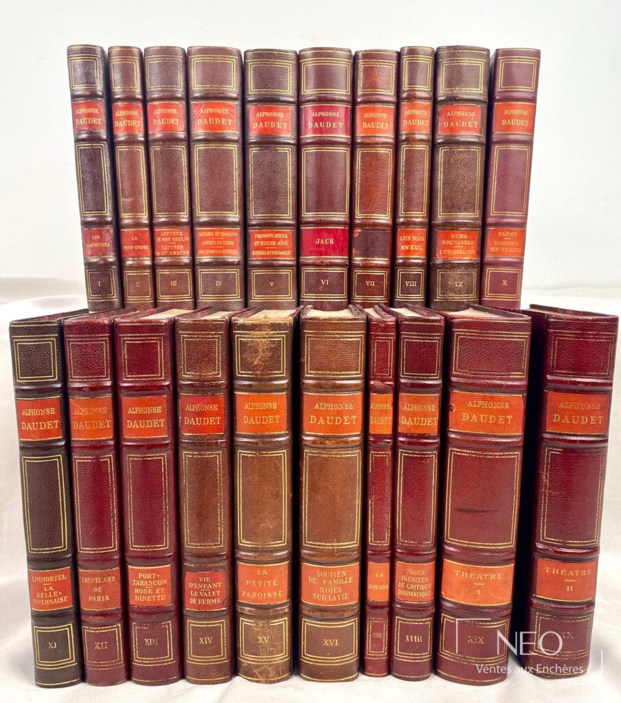 Suite de vingt volumes reliés d'Alphonse Daudet en demi-chagrin aubergine