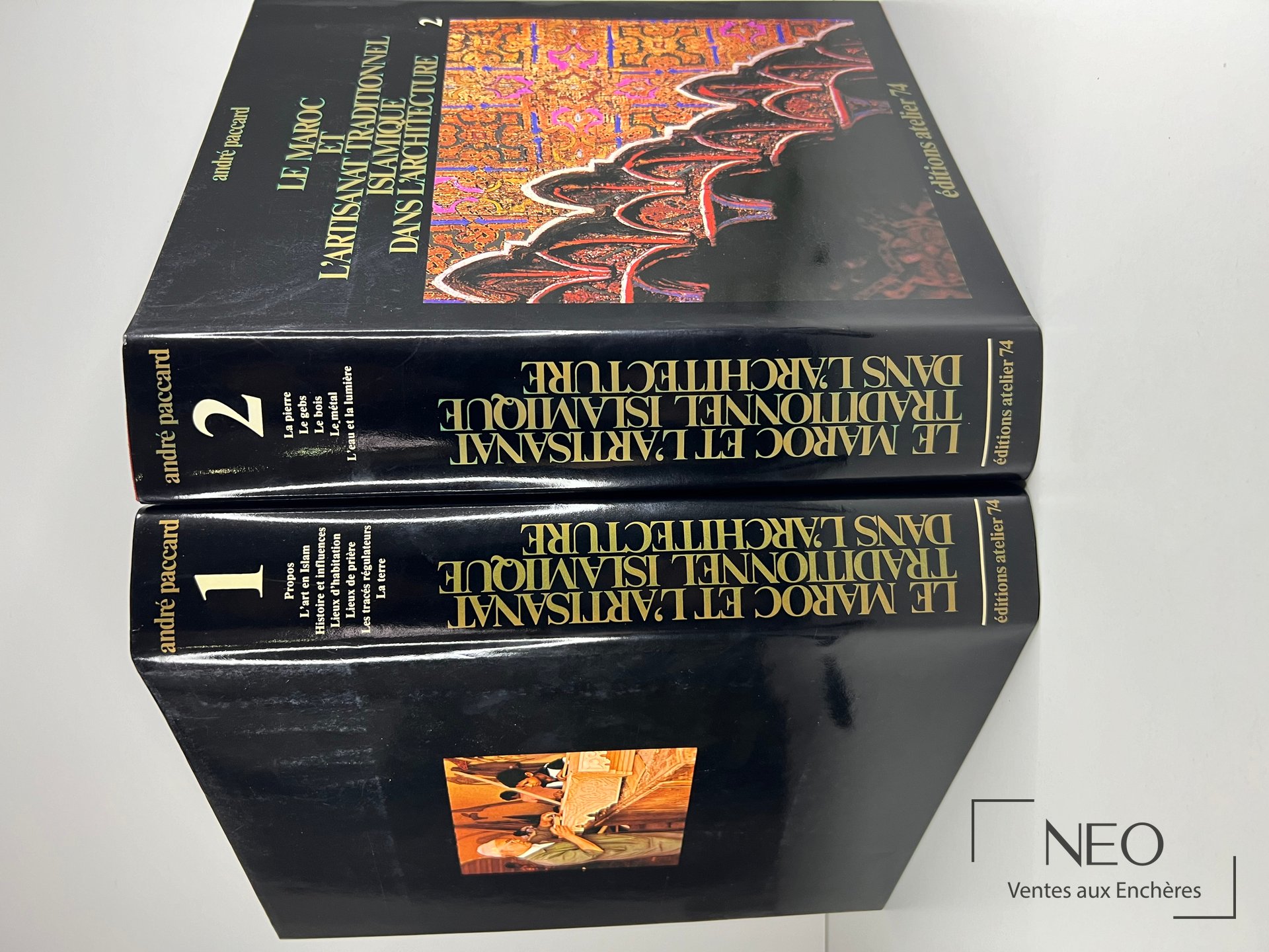 Deux volumes noirs d’André Paccard