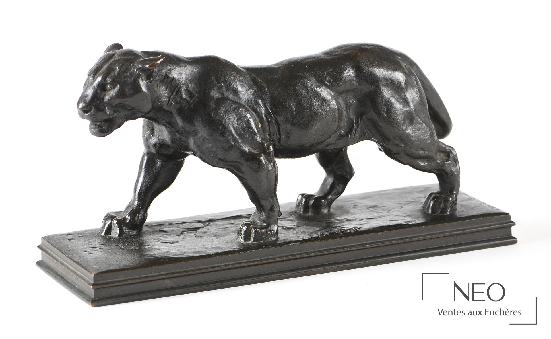 Antoine-Louis BARYE Lionne marchant, bronze à patine noire