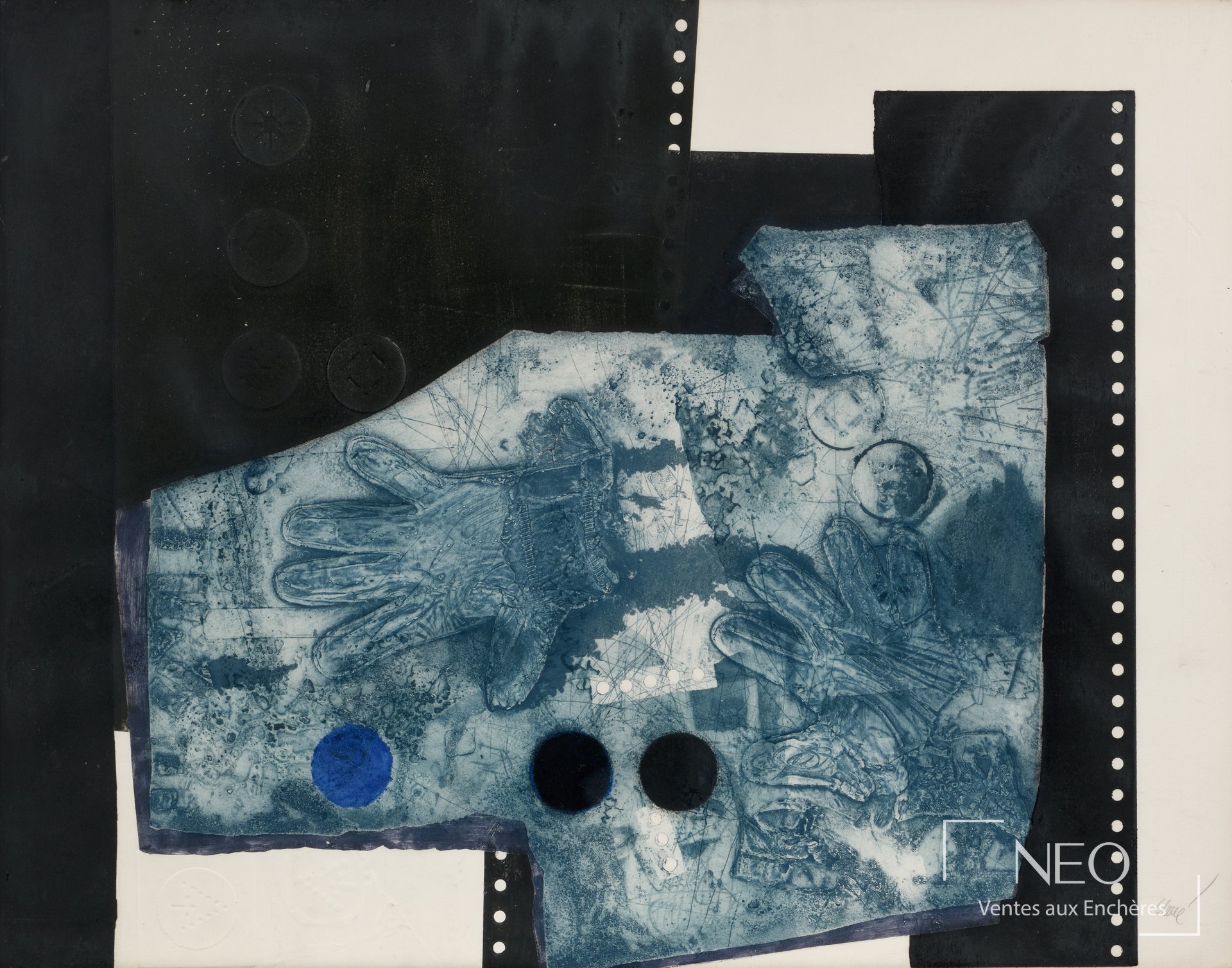Composition abstraite bleue et noire sur fond blanc