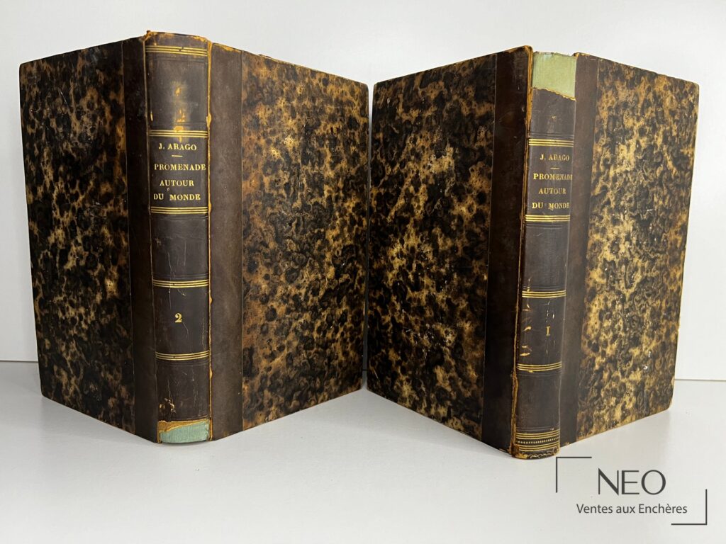 Les deux volumes reliés de J. Arago Promenade autour du monde