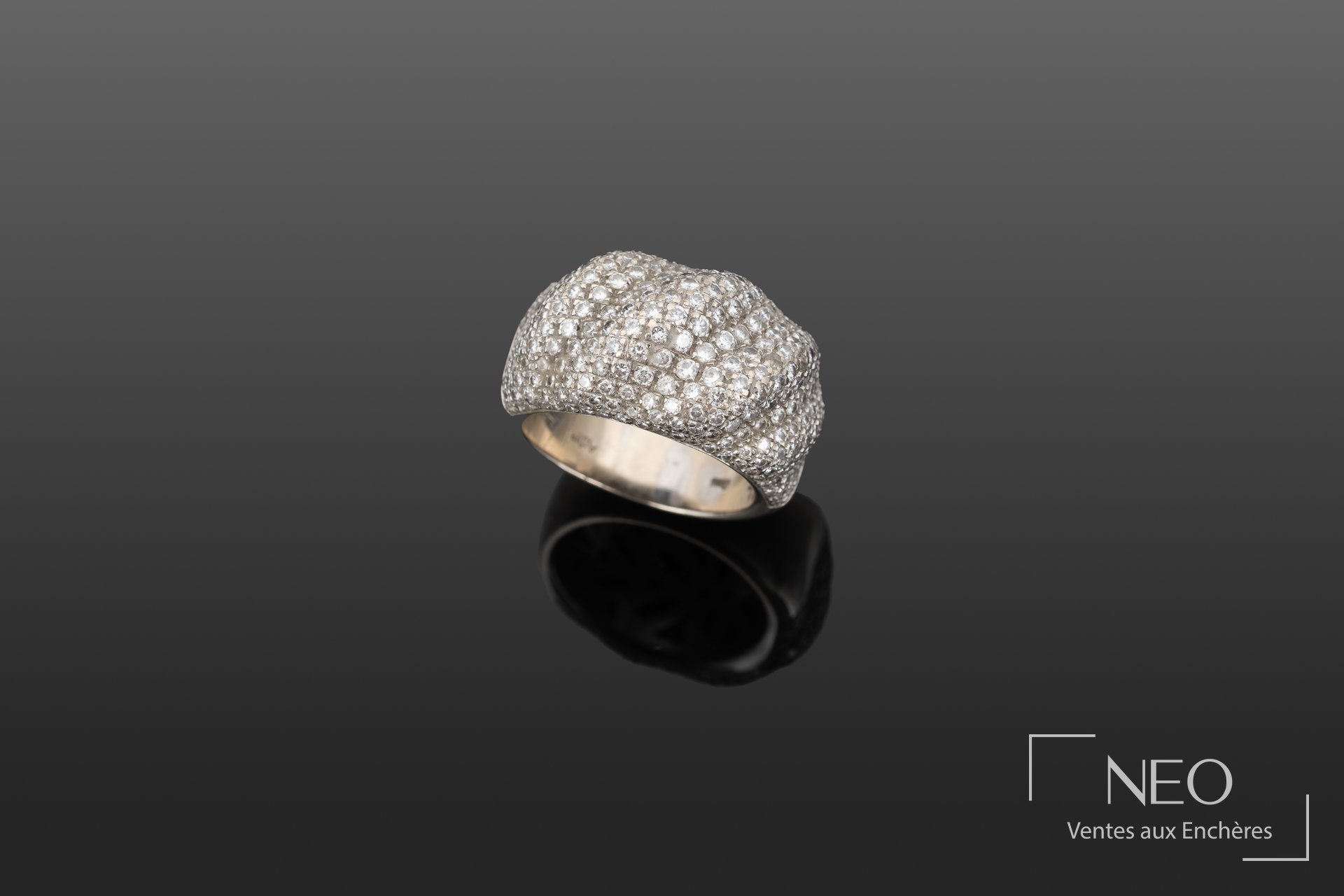 ARFAN Paris bague dôme en or gris 18 carats pavée de diamants