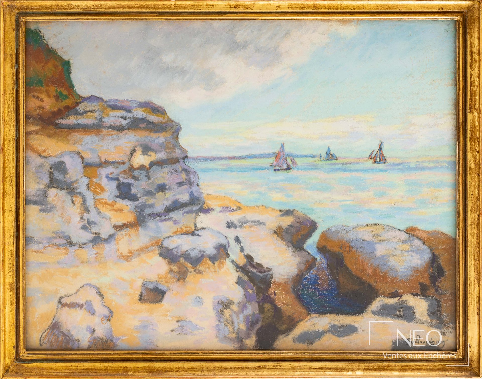Pastel d'Armand Guillaumin montrant une côte rocheuse et la mer avec des voiliers