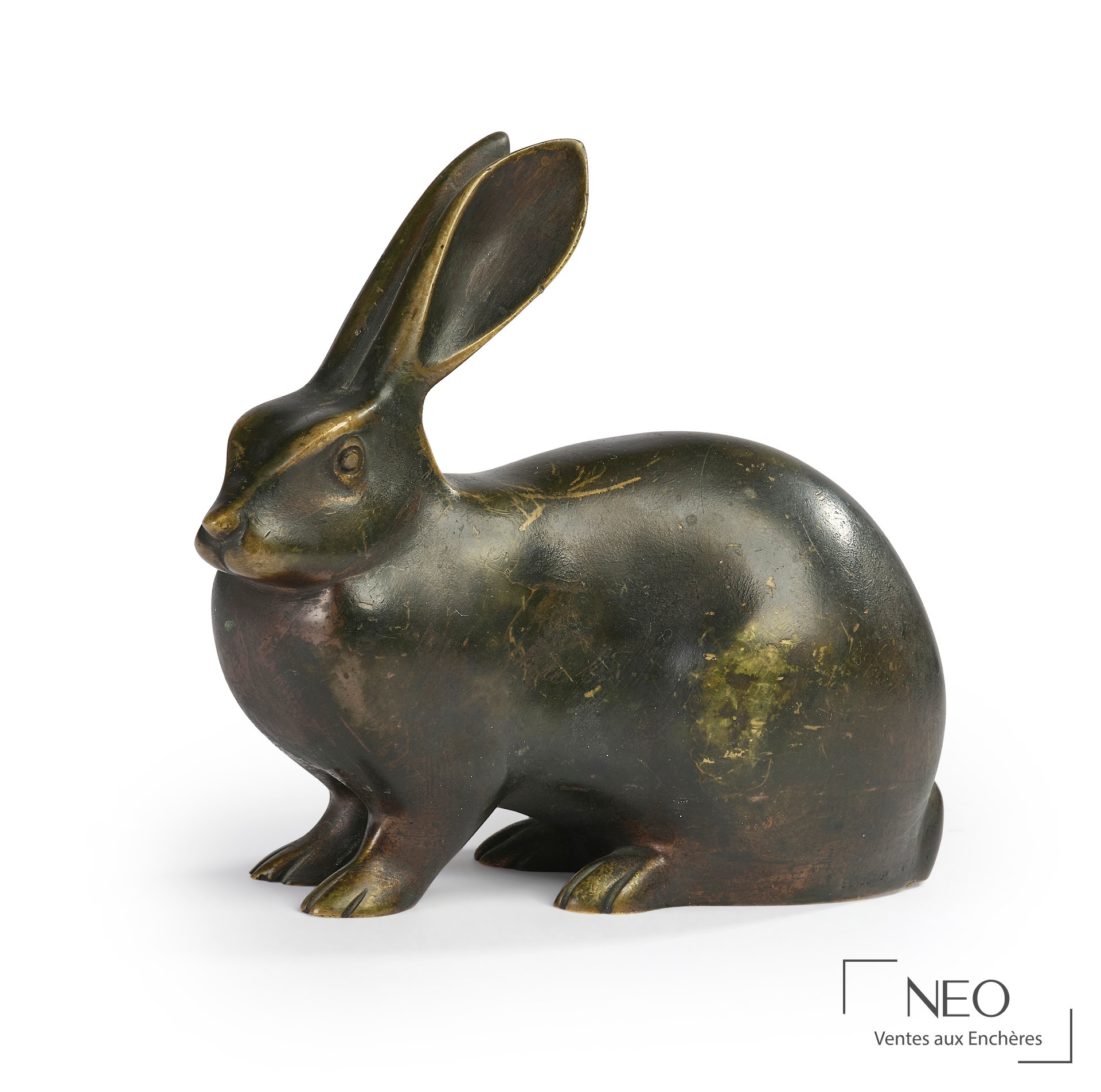 Lapin en bronze à patine brune nuancée verte