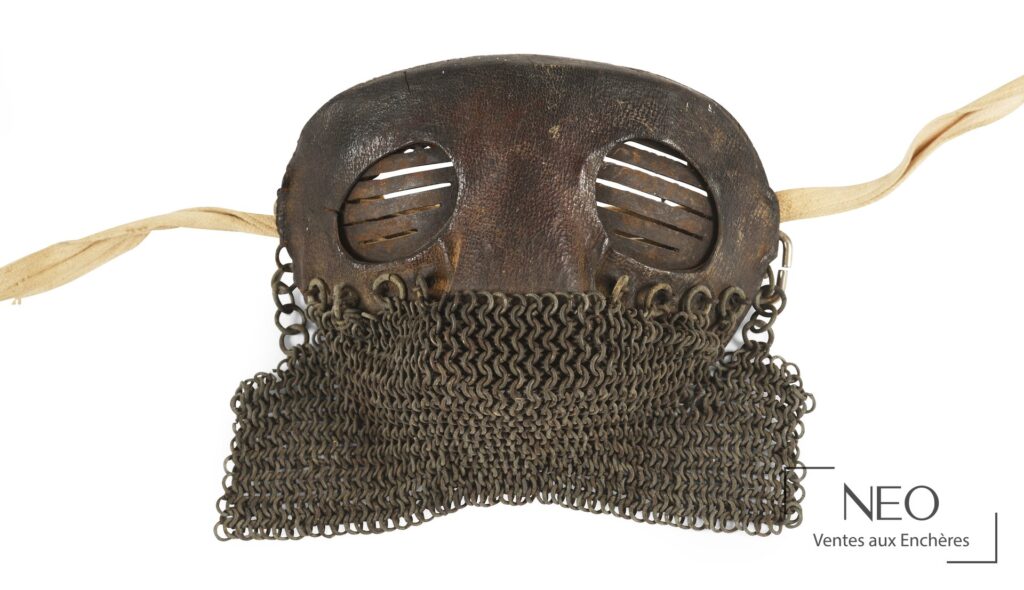 Masque pare-éclats de tankiste en cuir brun avec optique en acier à persienne et cotte de mailles