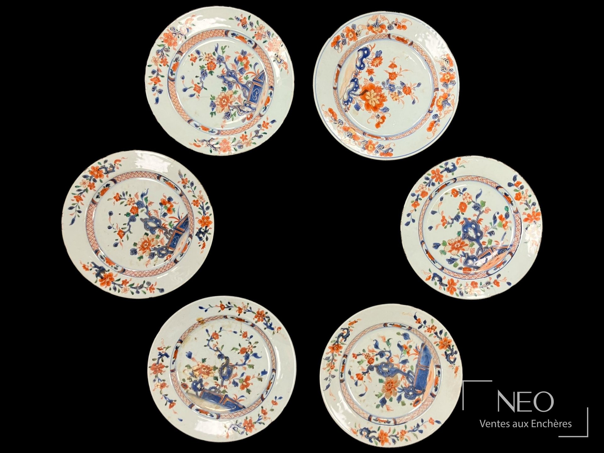 Six assiettes en porcelaine à décor floral Imari