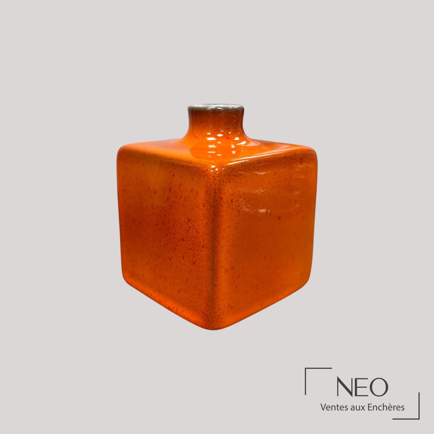 Vase soliflore cubique orange en faïence émaillée