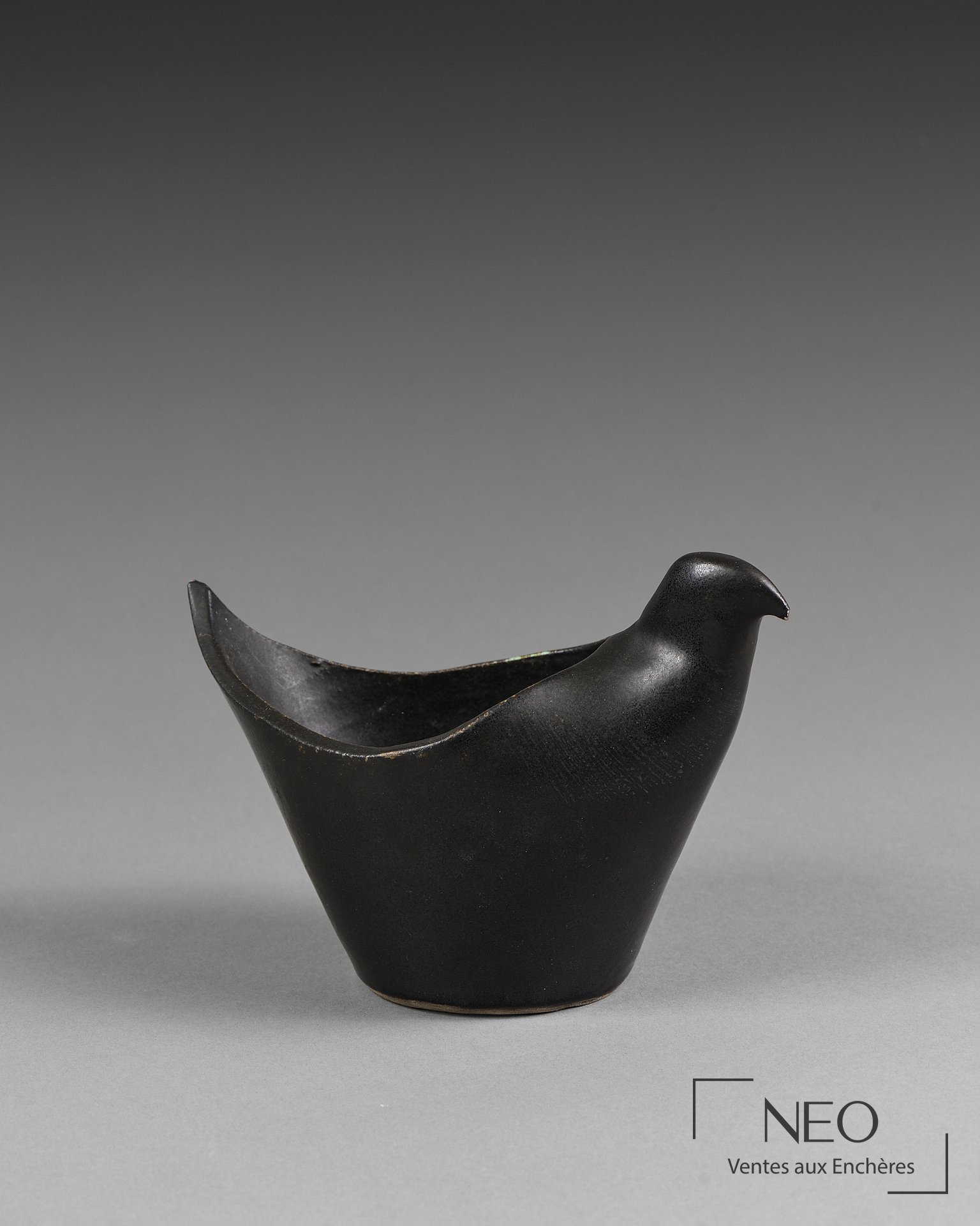 Atelier Madoura Suzanne Ramié, colombe en céramique émaillée noire