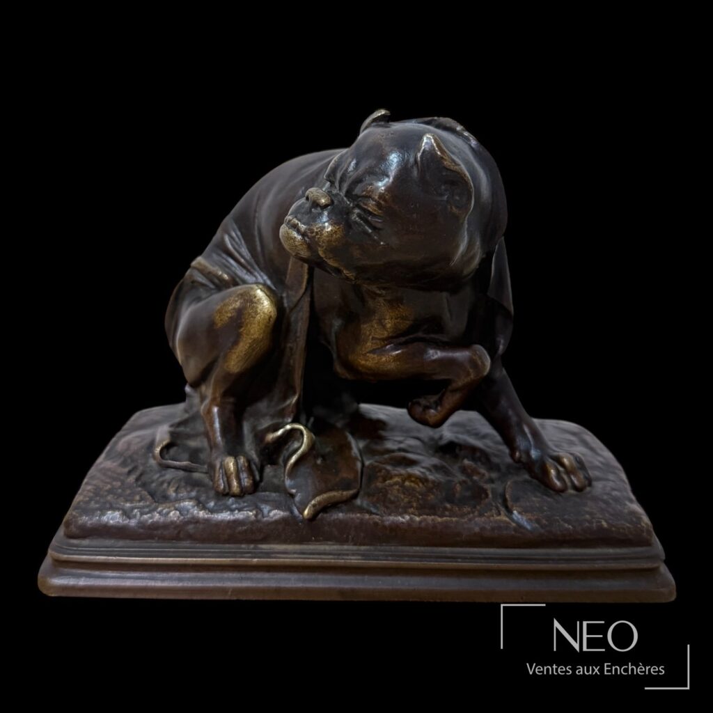 Bouledogue en bronze à patine sombre