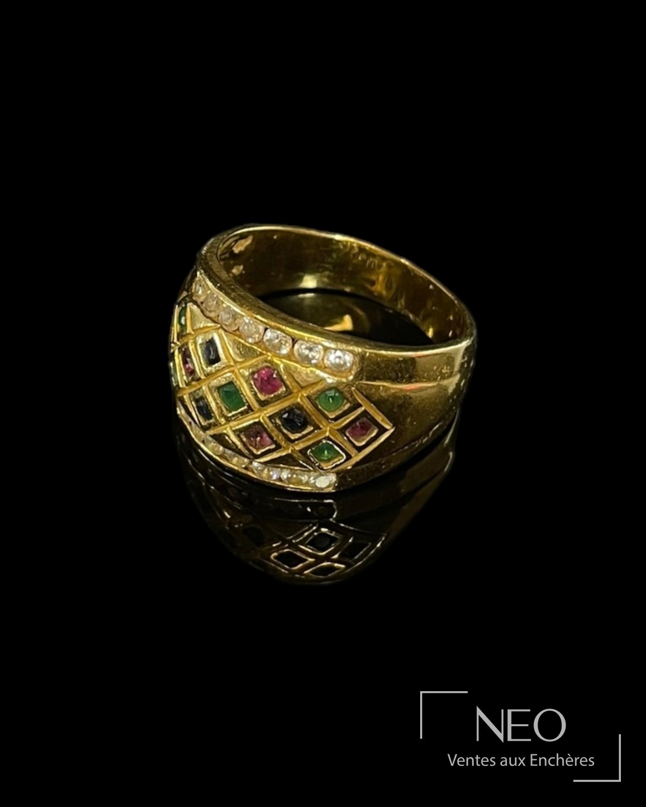 Bague arlequin en or jaune 18 carats ornée de saphirs, rubis et émeraudes