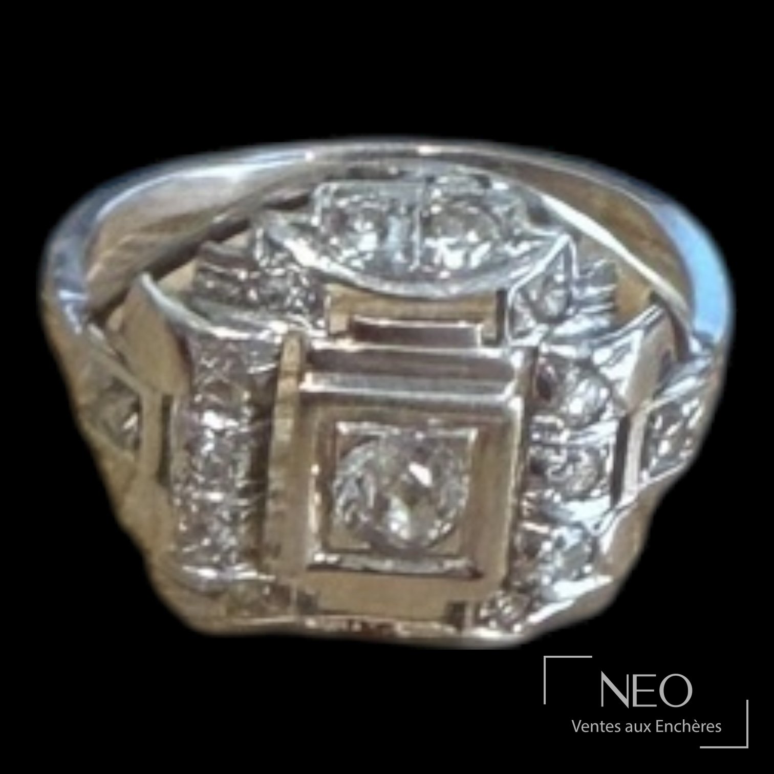 Bague Art Déco en platine sertie de diamants