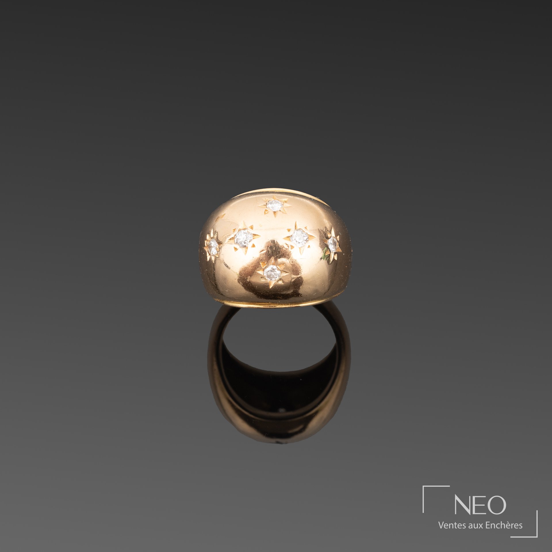 Bague boule en or jaune sertie de motifs d'étoiles avec diamants