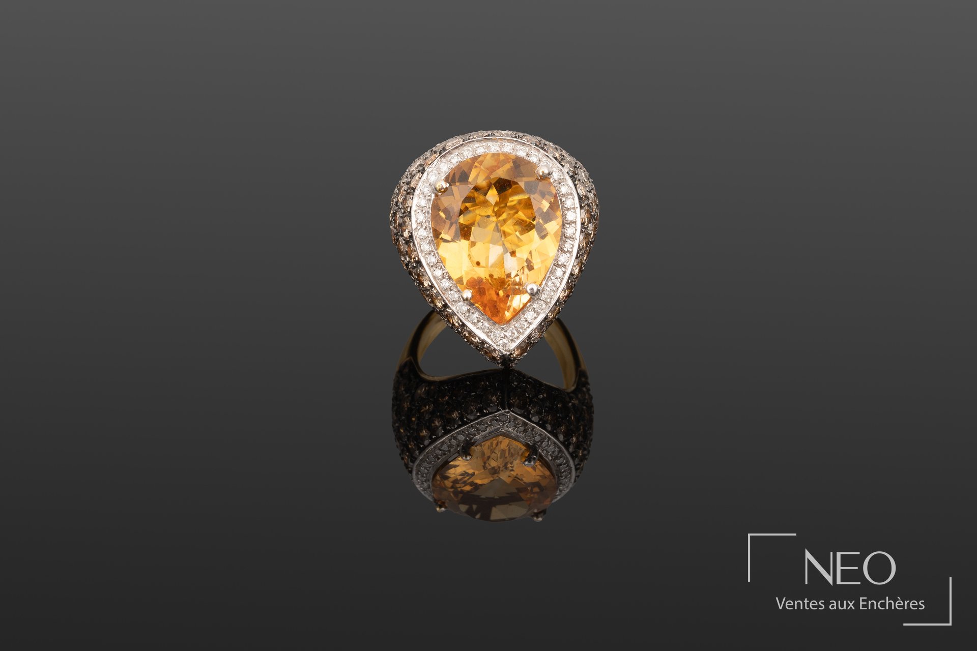 Bague en or jaune 18K à citrine poire et diamants