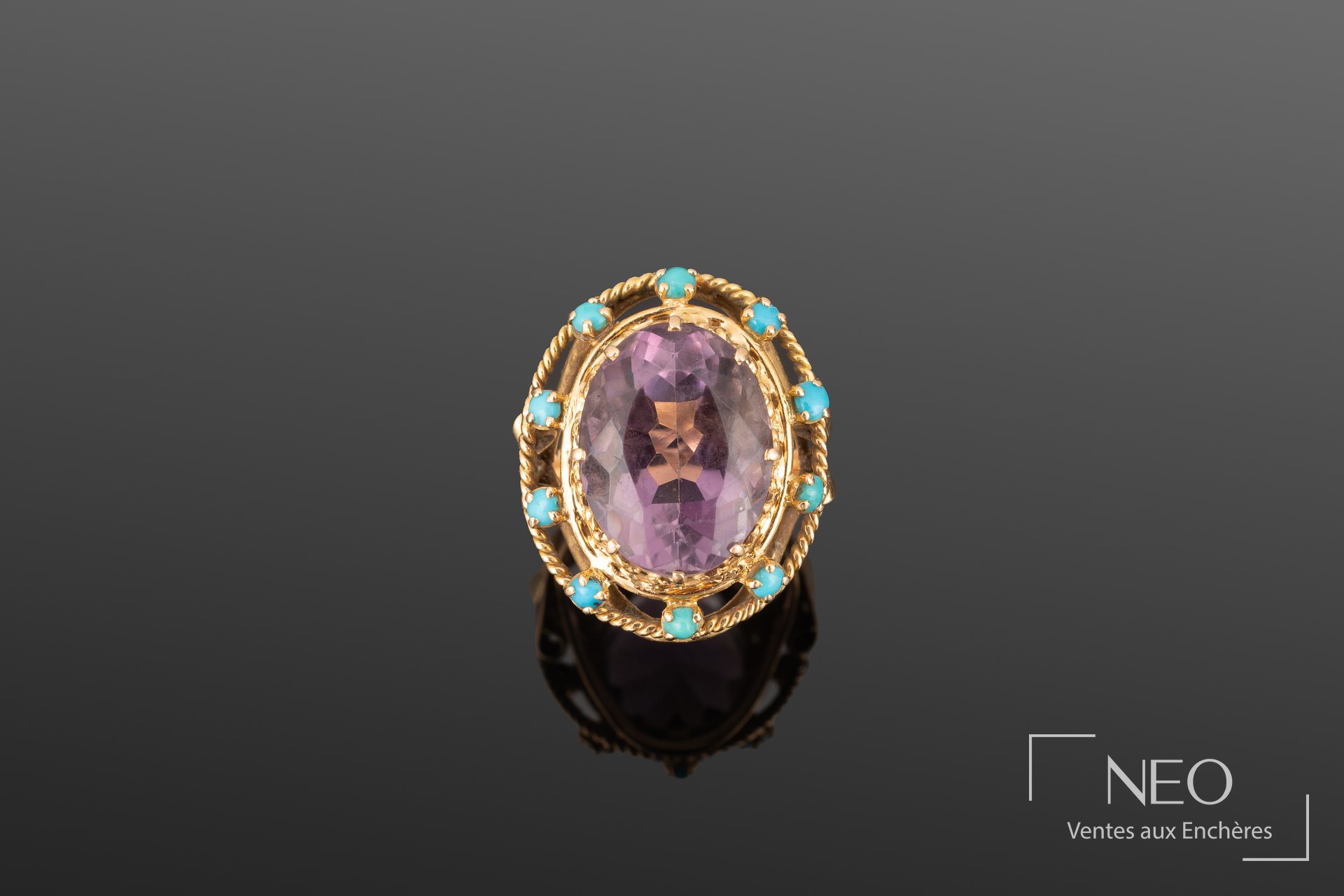 Bague cocktail ovale en or jaune 18K, améthyste et turquoise