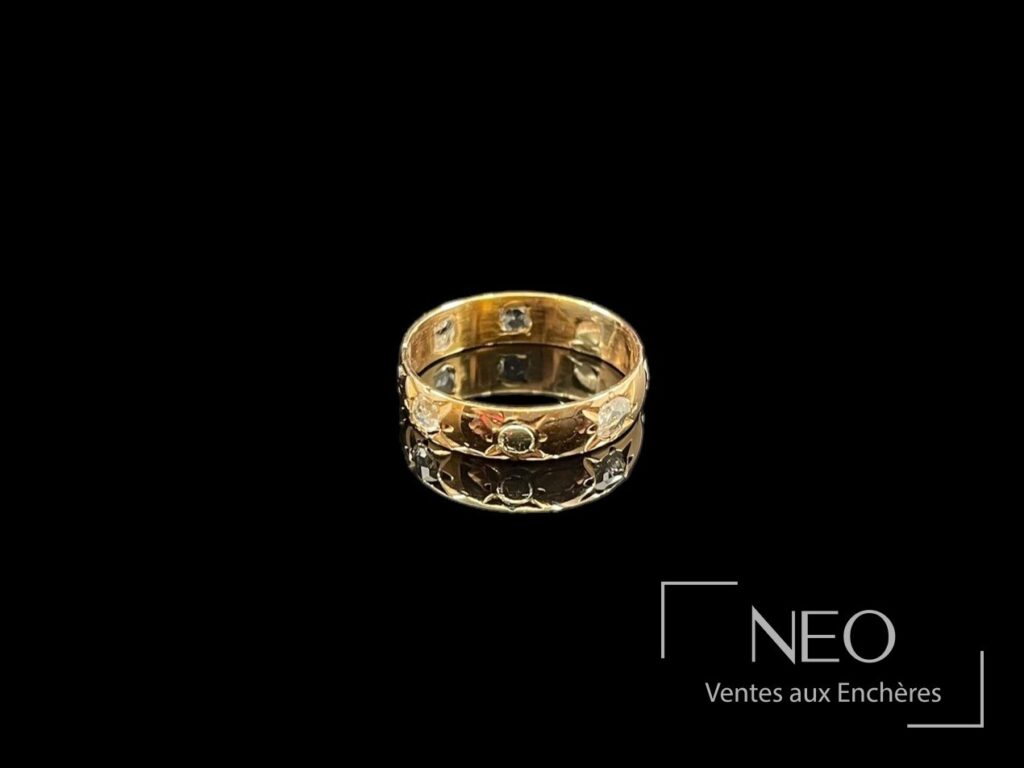 Bague de jeune fille en or rose sertie de diamants