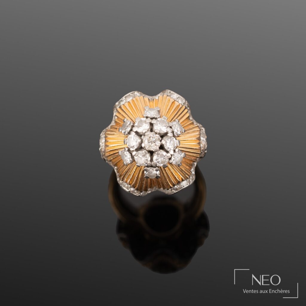 Bague dôme en or jaune et platine sertie de diamants