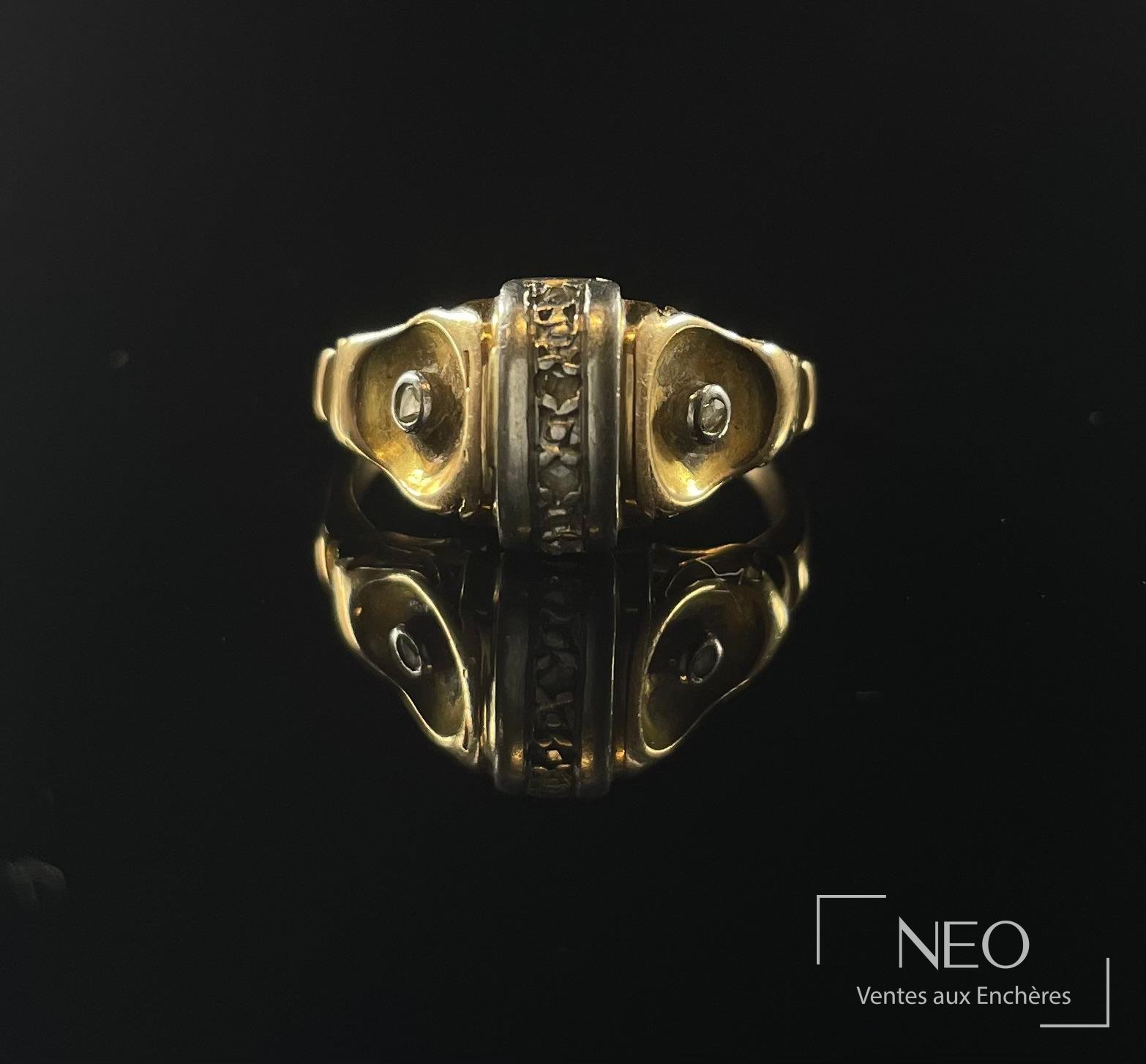 Bague dôme en or rose et platine ornée de diamants