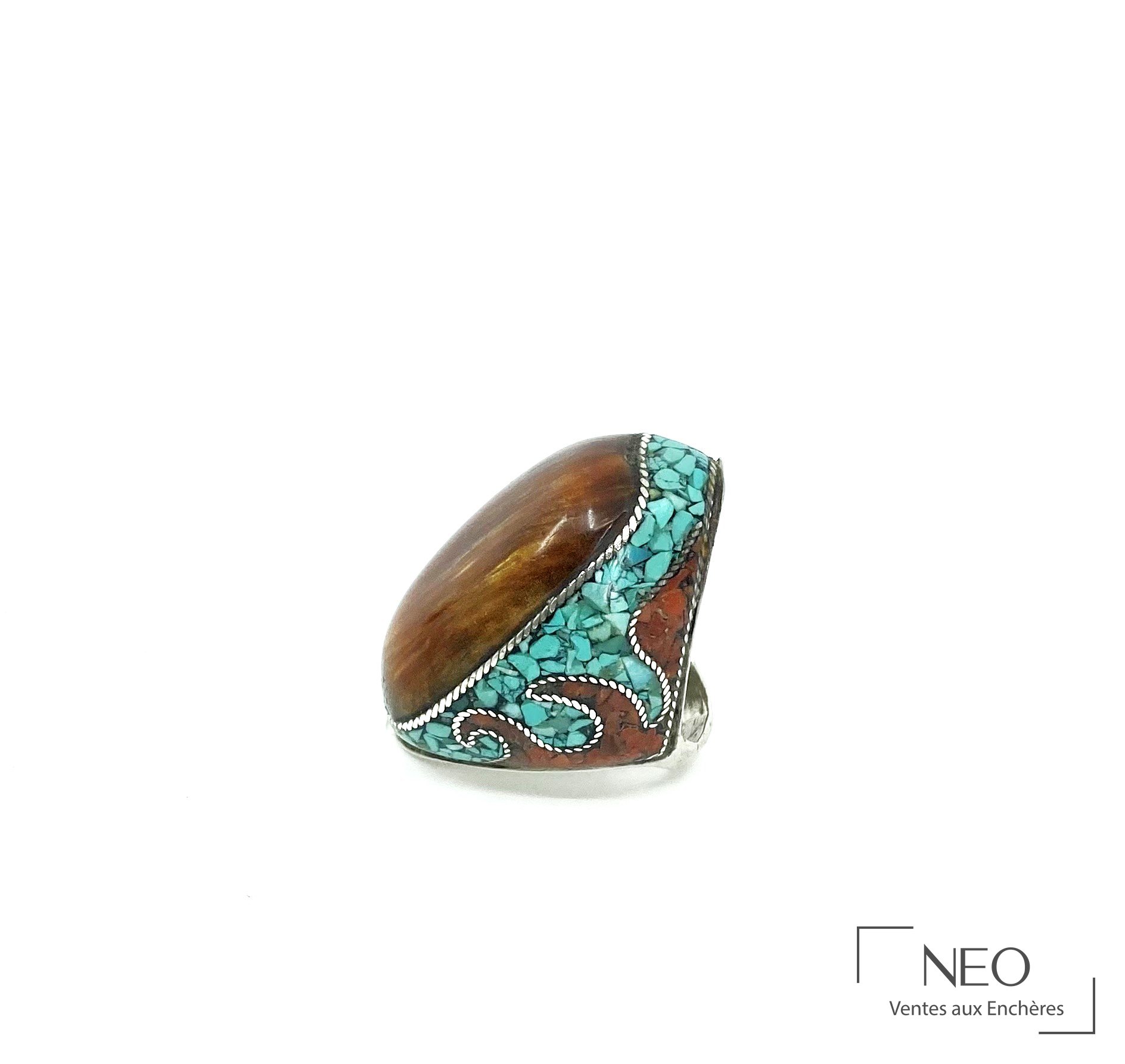 Bague en argent 950/1000 à marqueterie de pierres dures et ambre