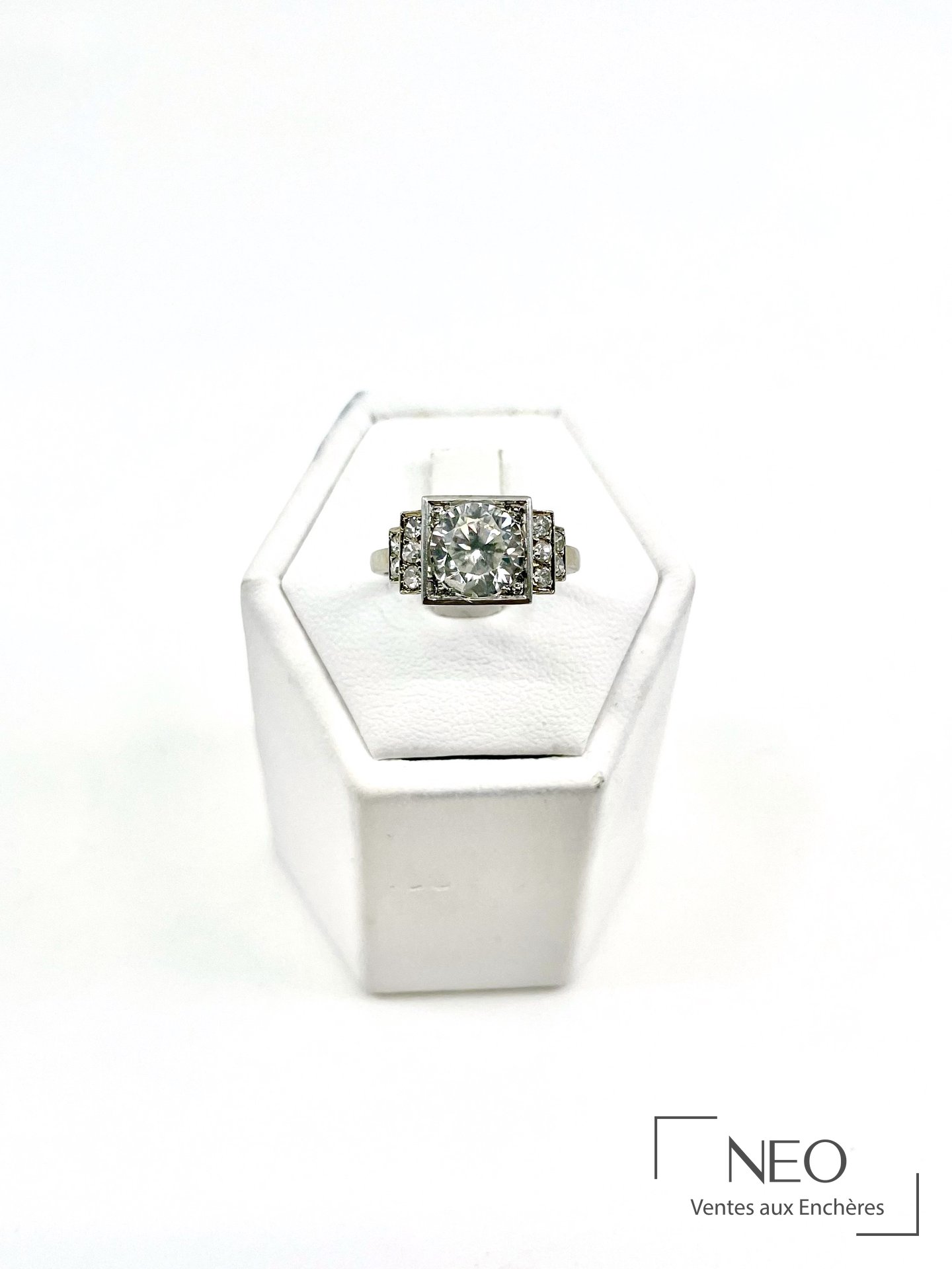 Bague en or gris 18 carats et platine, Art Déco vers 1930