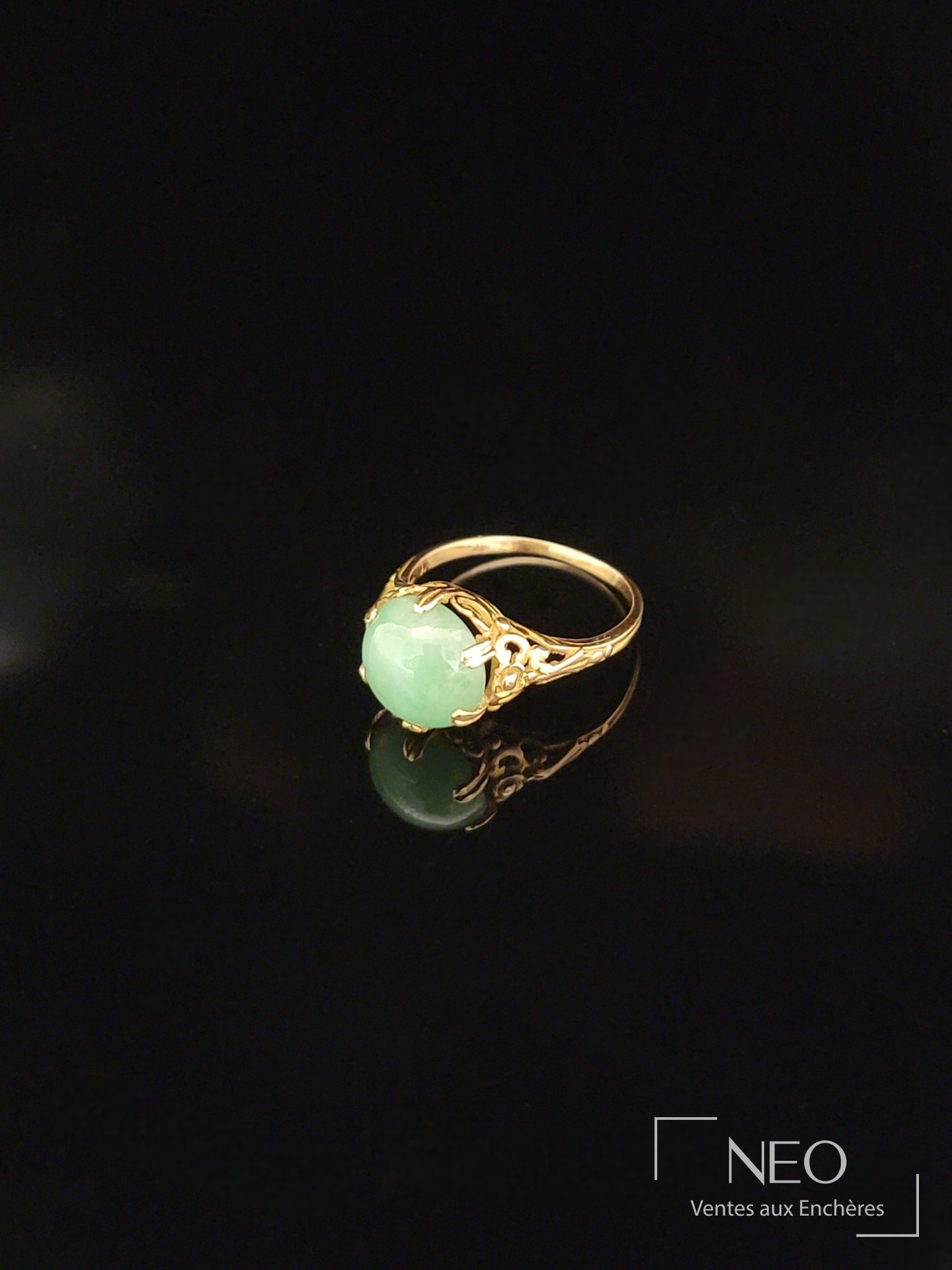 Bague en or jaune 18 carats, cabochon de pierre verte