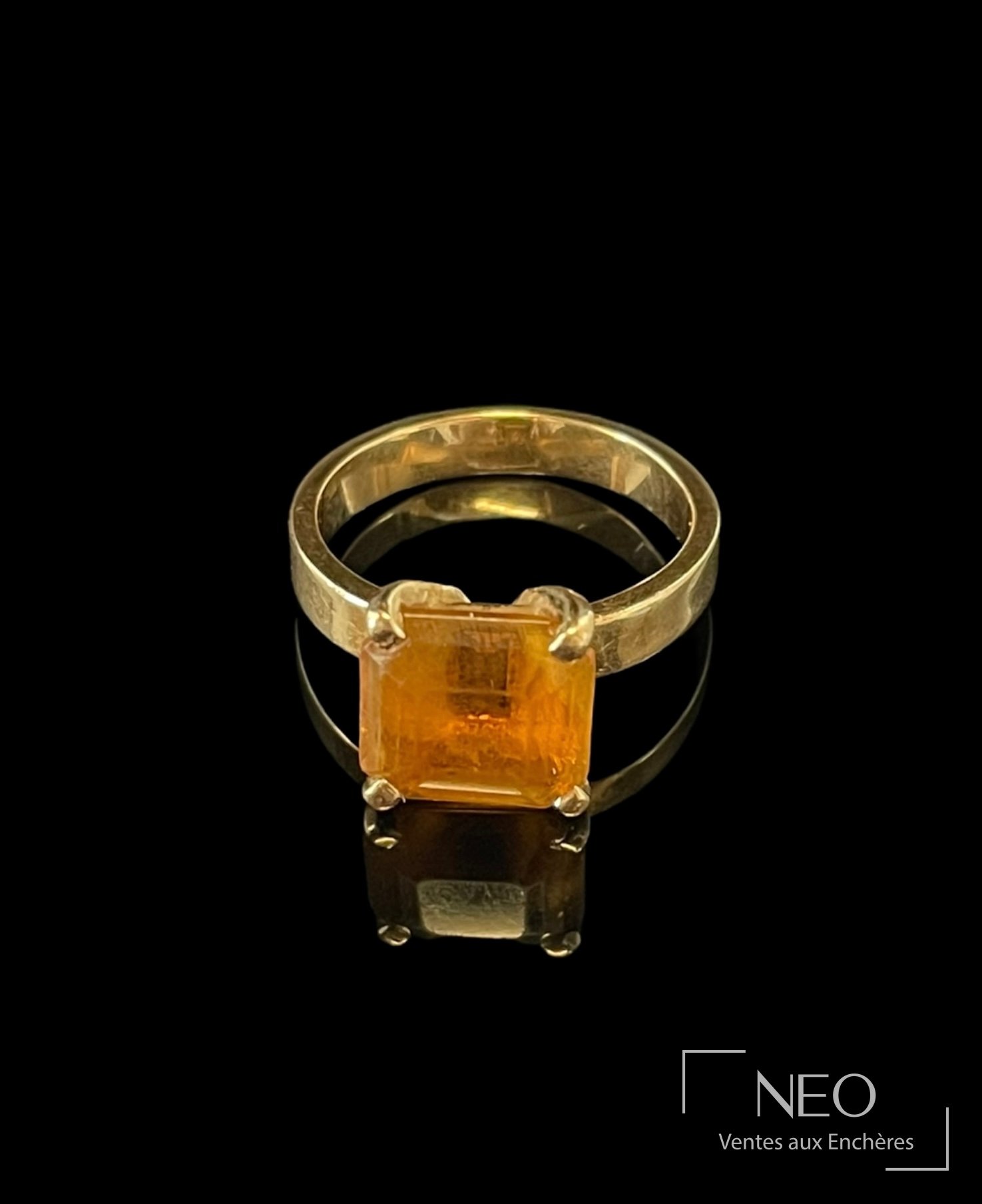 Bague en or jaune 18 carats à citrine carrée