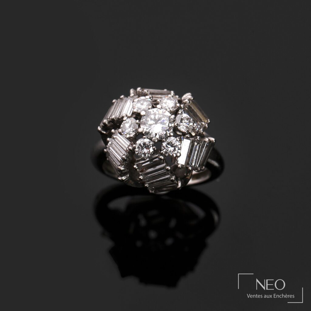 Bague en platine sertie de diamants