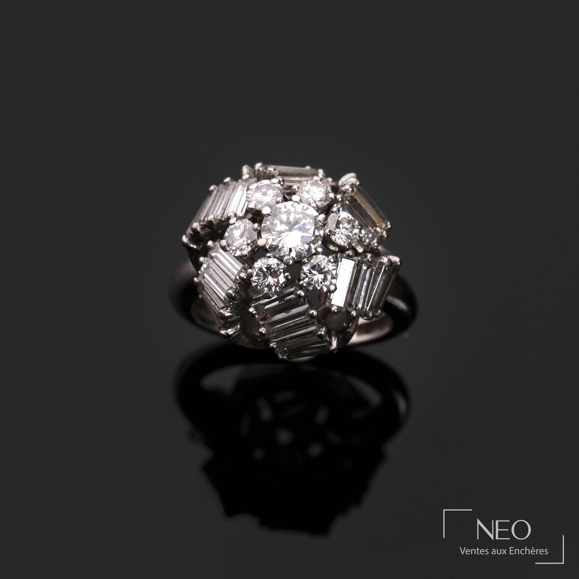 Bague en platine sertie de diamants