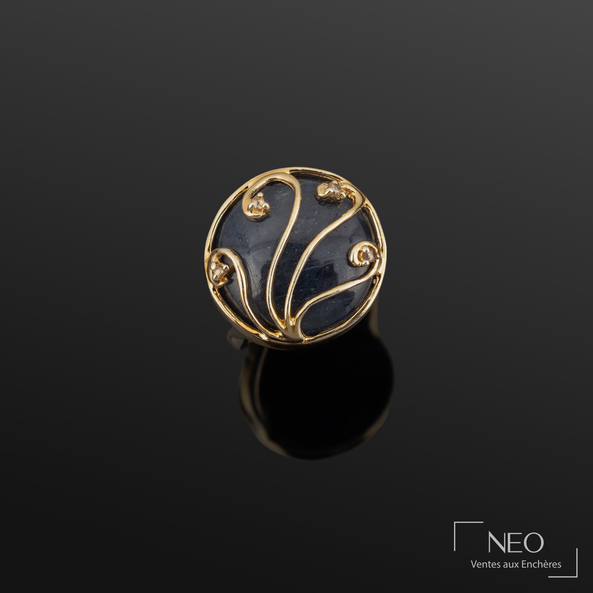 Bague en vermeil, saphir cabochon et diamants