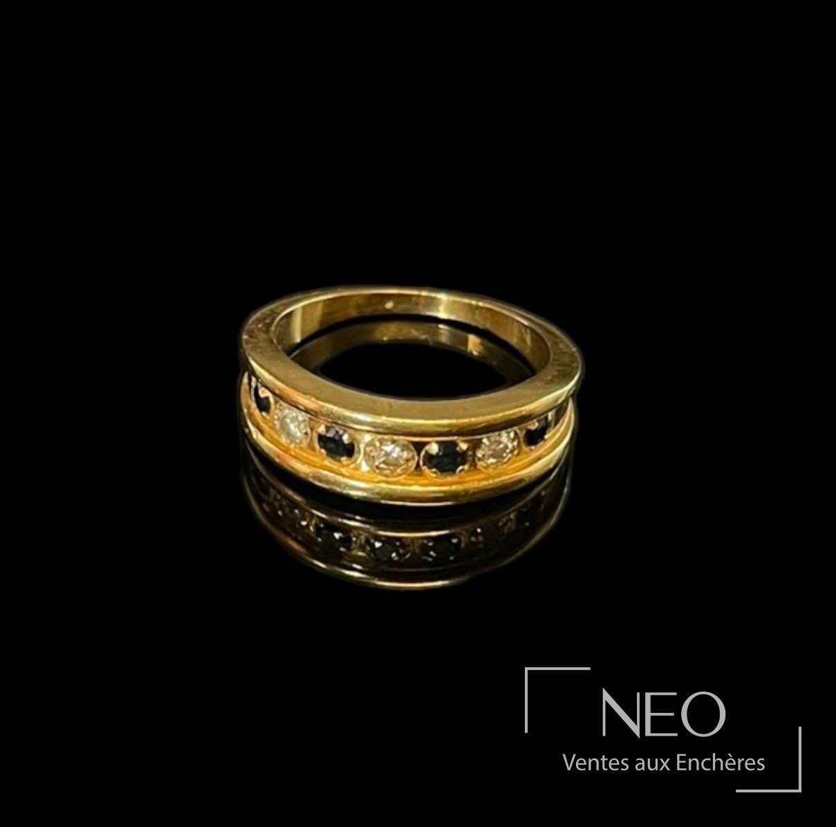 Bague jarretière en or jaune 18 carats, saphirs et diamants