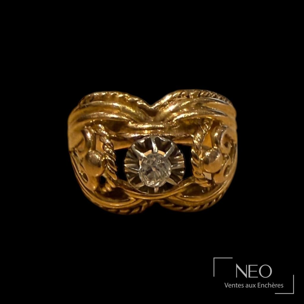 Bague jarretière en or jaune avec diamant ancien au centre
