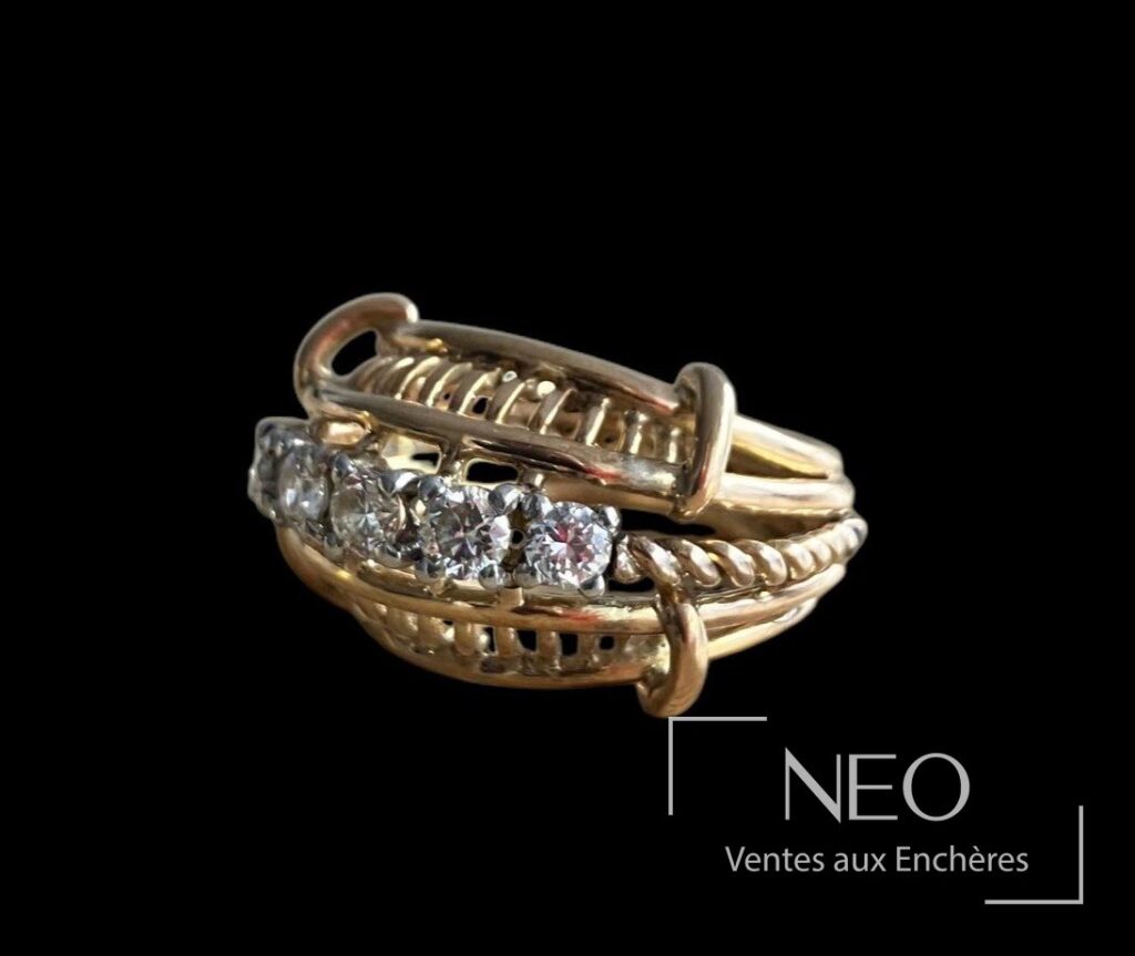 Bague jarretière en or jaune et platine sertie d'une ligne de diamants