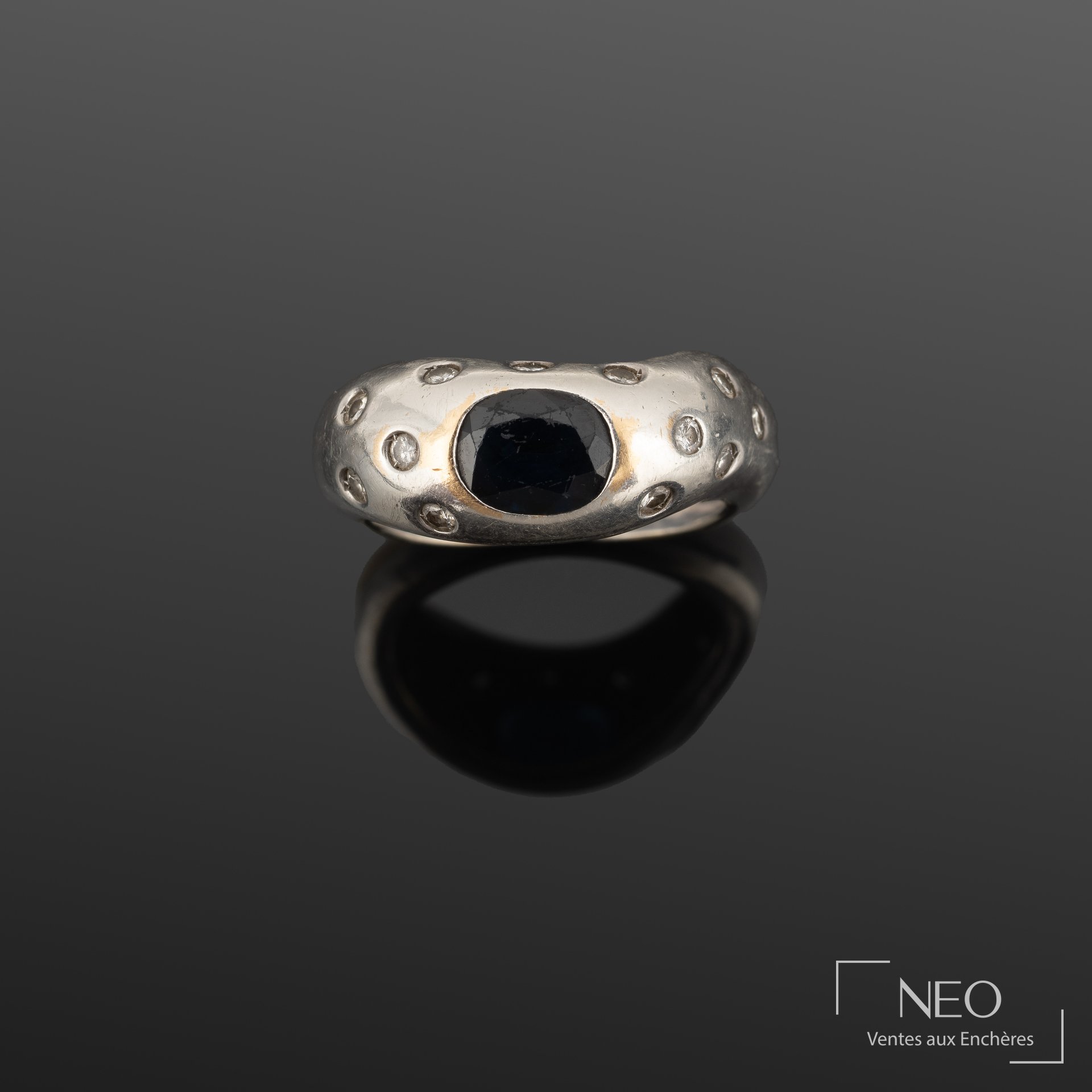 Bague jonc en argent au saphir et brillants