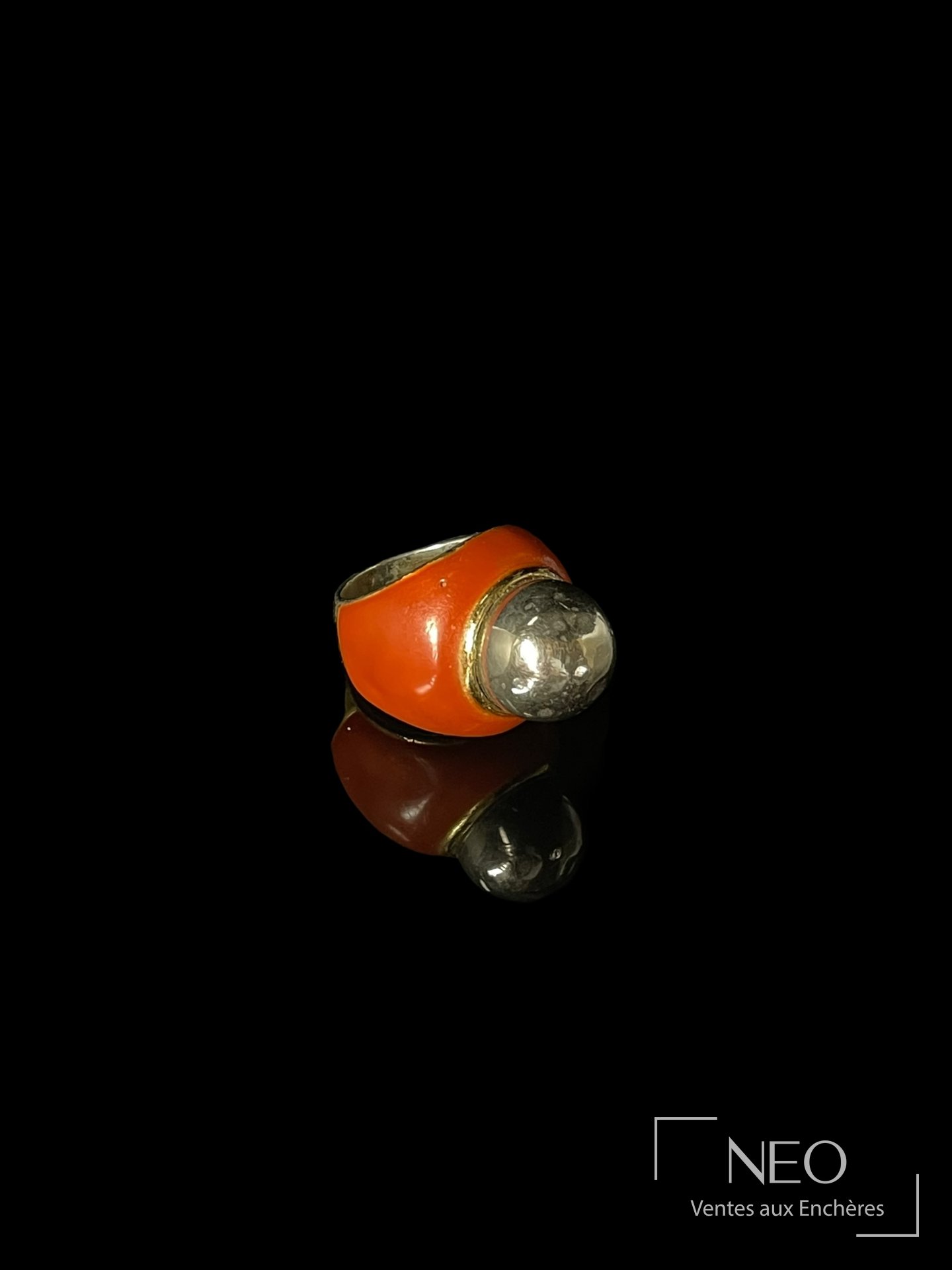 Lanvin Bague dôme en métal doré et émail orange