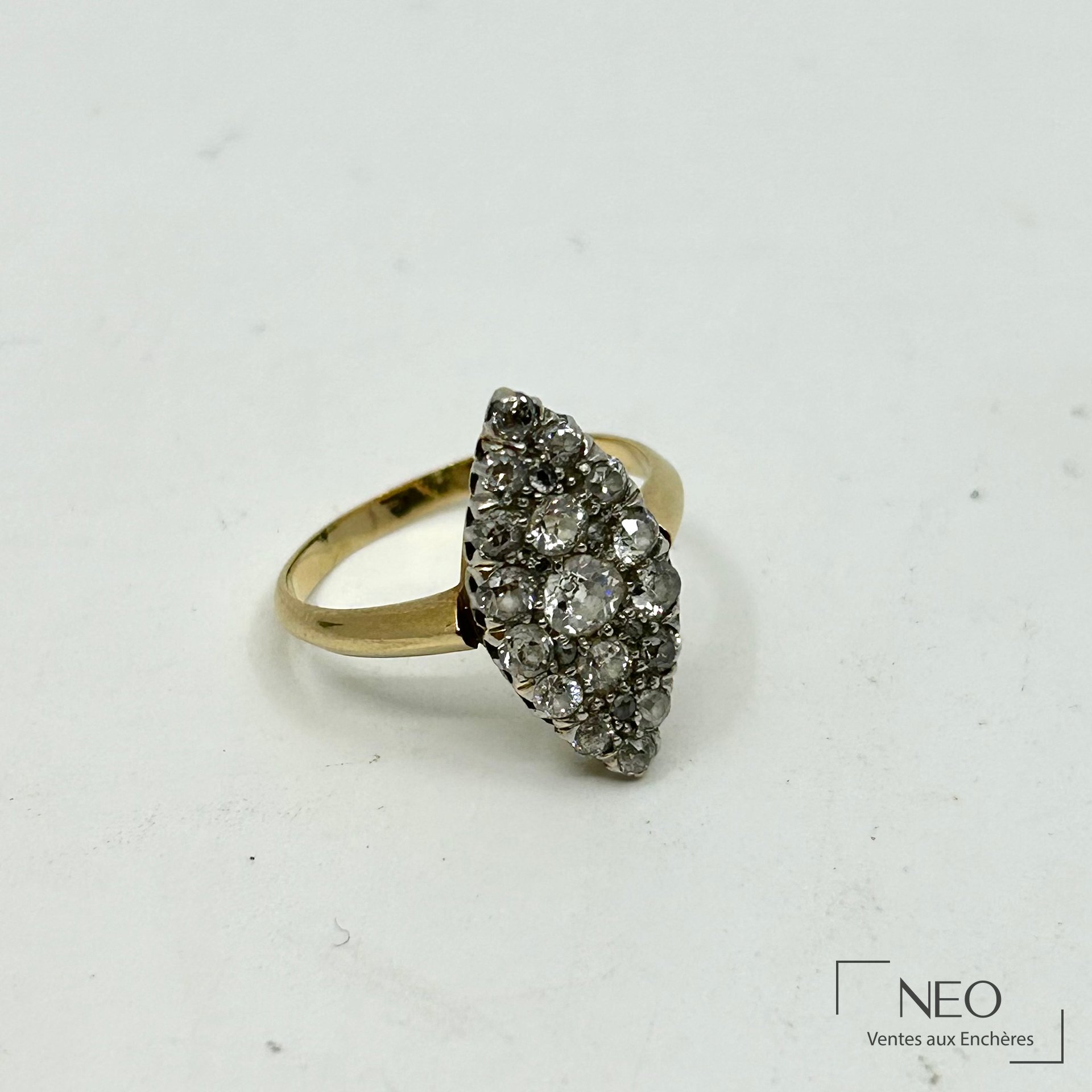 Bague marquise en or jaune 18 carats pavée de diamants taille ancienne