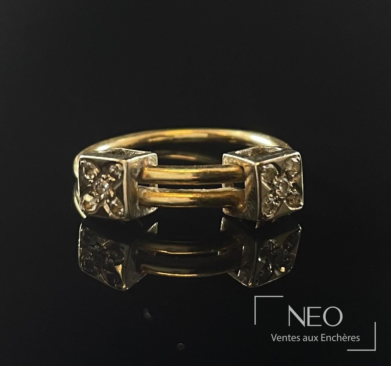Bague moderniste en or gris et jaune avec deux cubes sertis de diamants