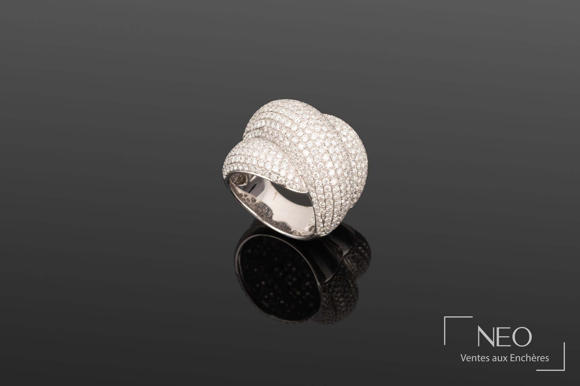 Large bague en or gris 18K pavé de diamants, tour de doigt 58