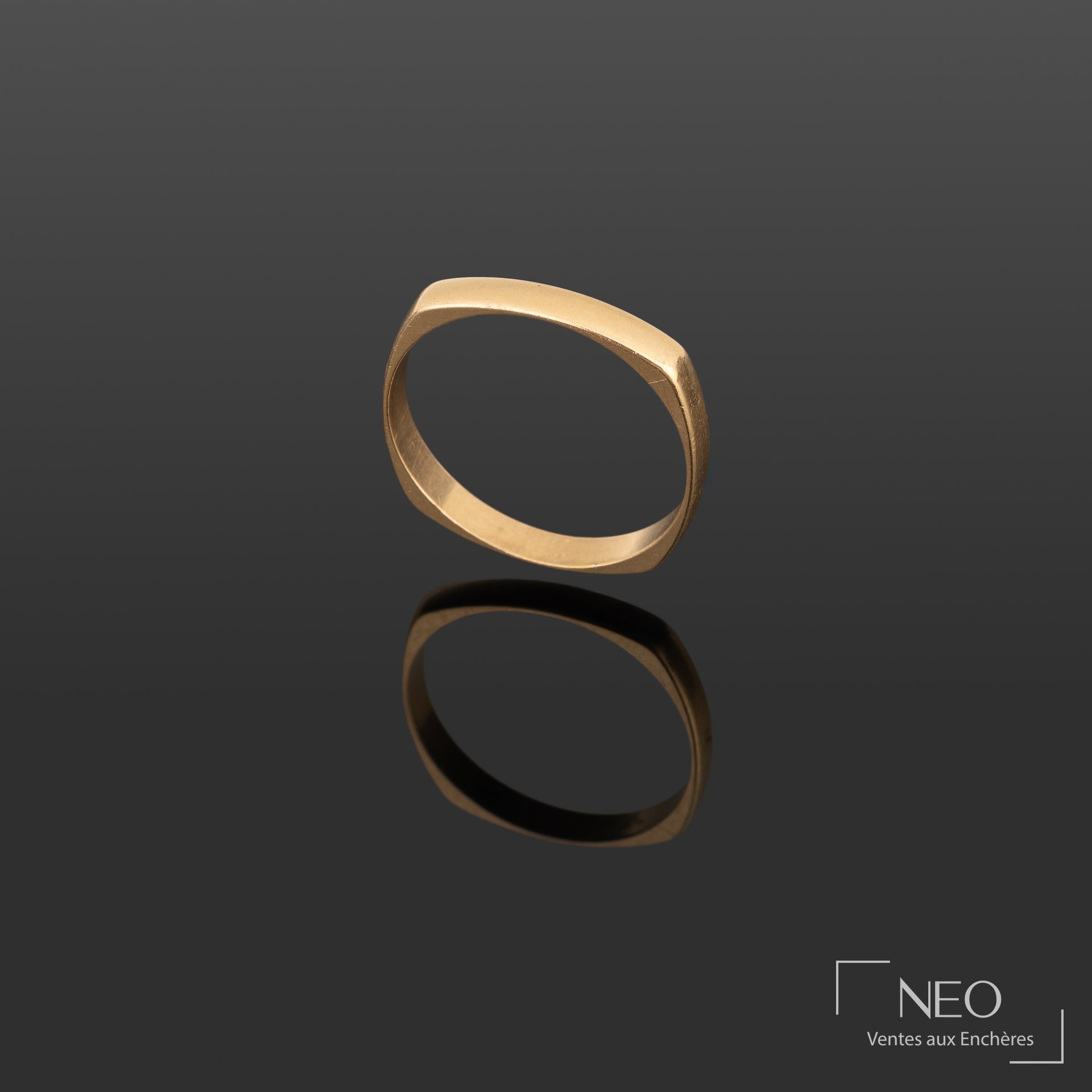 Bague en or jaune 18K à contours anguleux