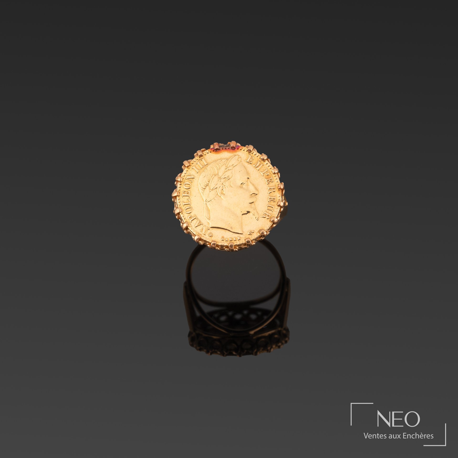 Bague en or jaune 18K sertie d’une pièce de 10 francs or Napoléon III
