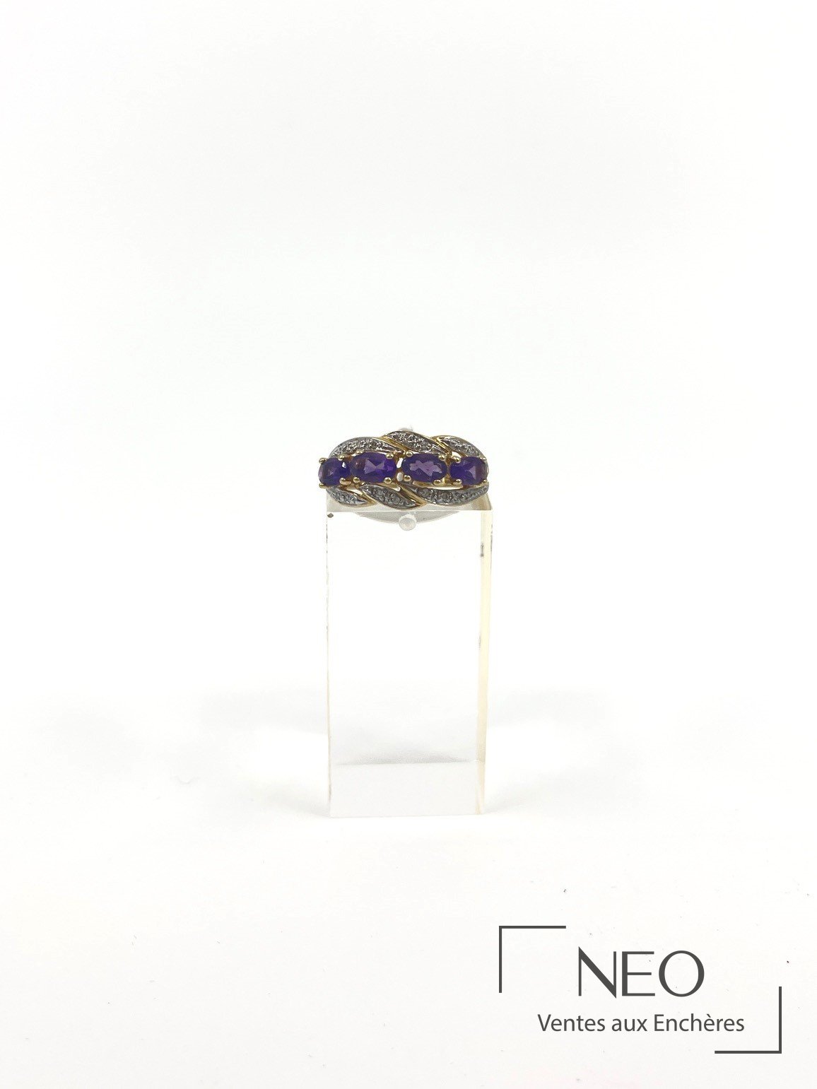 Bague en or jaune 18 carats ornée d’améthystes et diamants