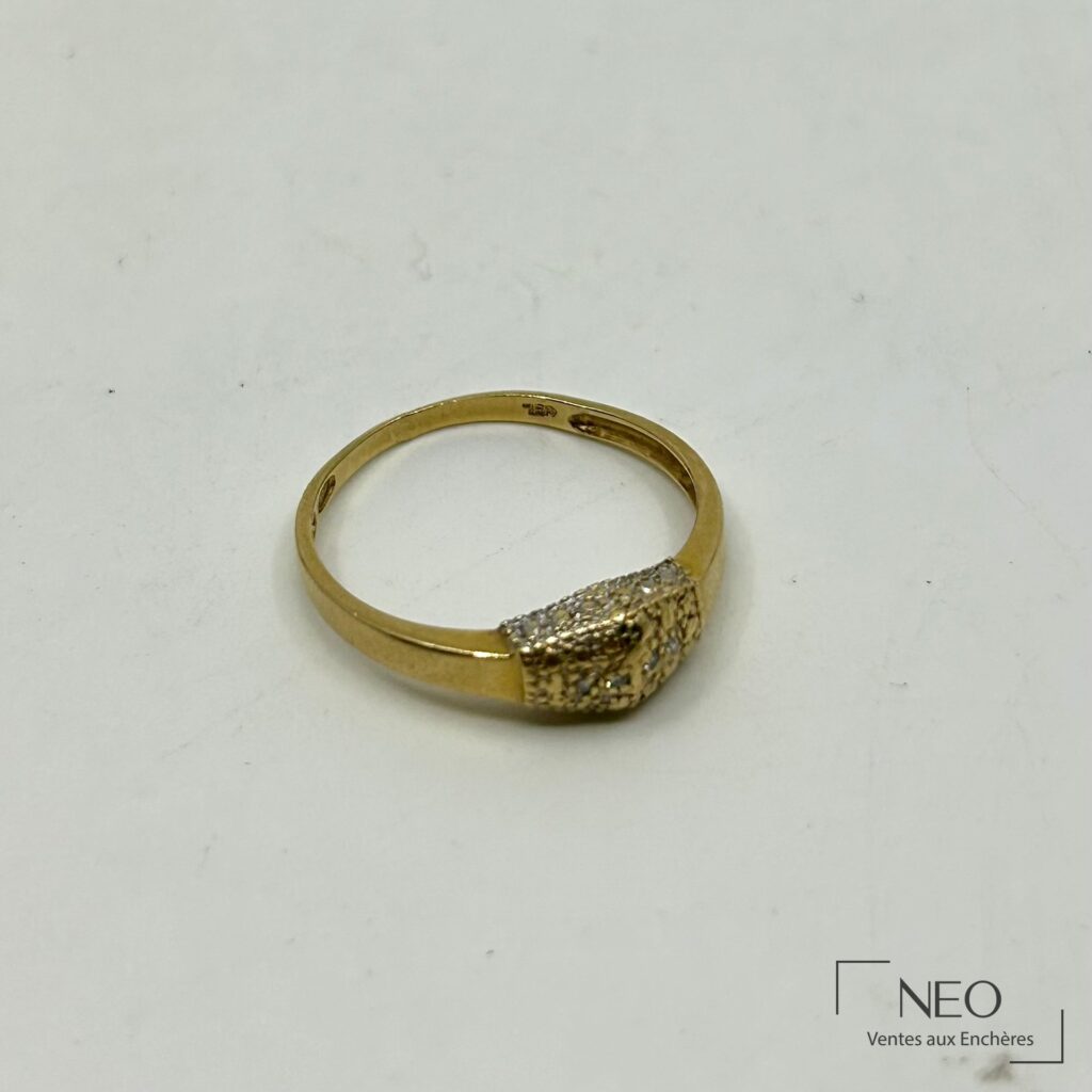 Bague en or jaune sertie de diamants