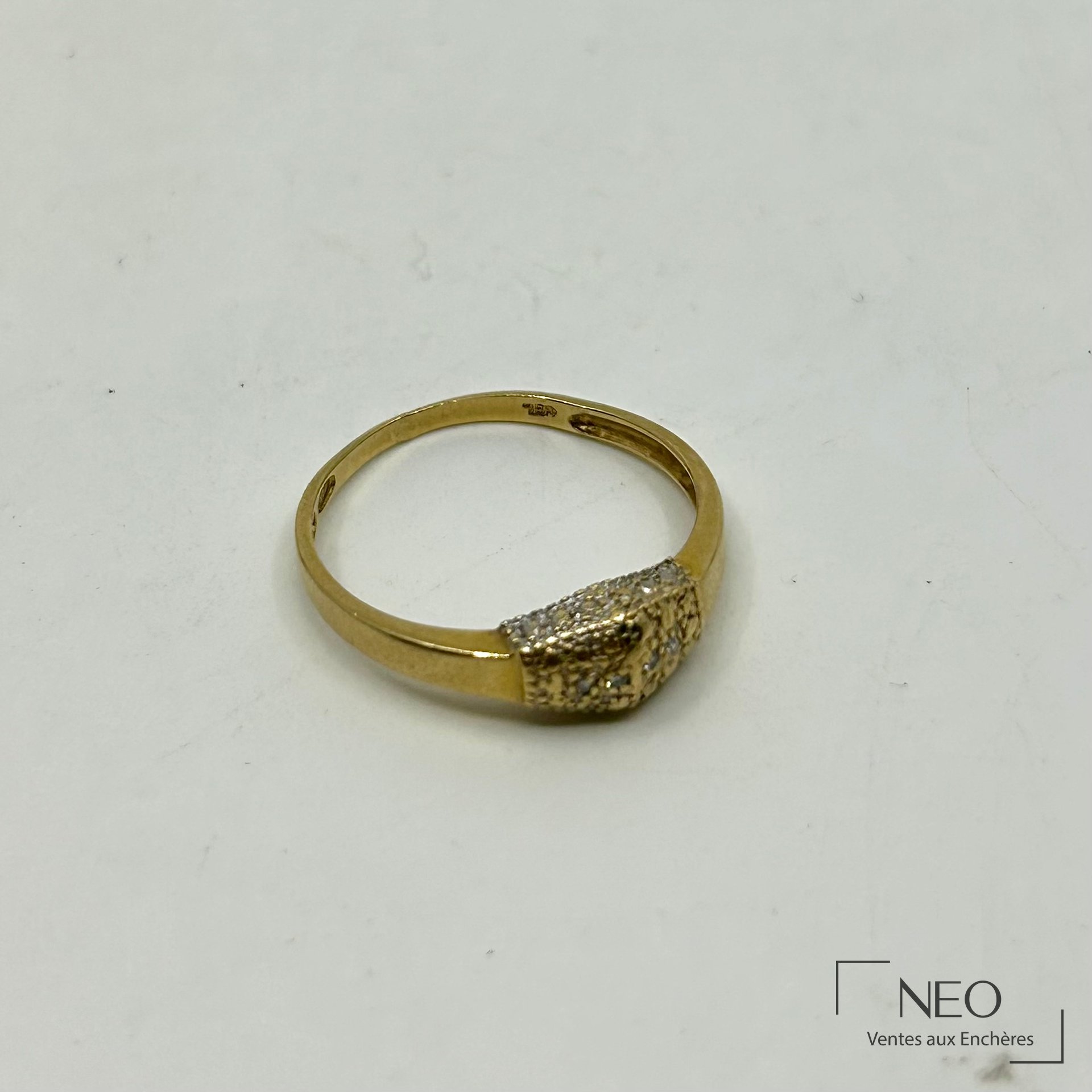 Bague en or jaune sertie de diamants