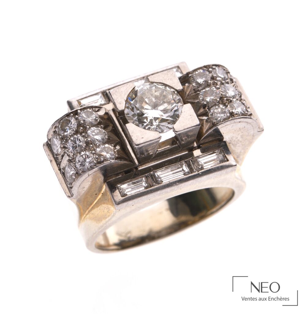 Bague Rétro Tank en platine et or gris sertie de diamants